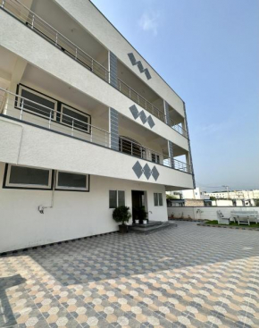 TrueLife Homestays - Bhavya Manor - 2500 SFT Modern homes for family stay - Garden with Flowers - Tirumala Mountain View - Peaceful Location - Many restaurants nearby - Large hall, AC bedrooms, Modula
